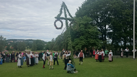 Nu är det äntligen Midsommar